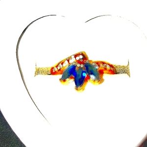 STUNNING SAPPHIRE & DIAMOND RING